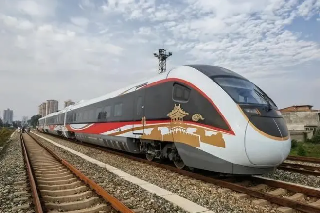 中車長客研制出國產新一代混合動力城際列車