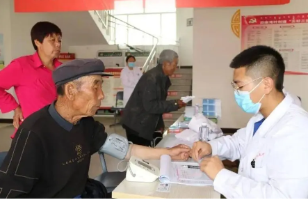 織密鄉村醫療衛生體系網