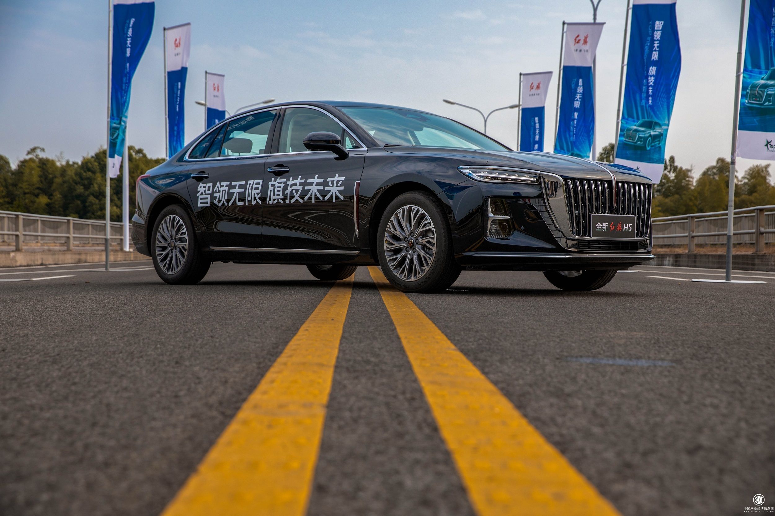 旗“技”未來，全新紅旗H5迎戰智能輔助駕駛極限工況