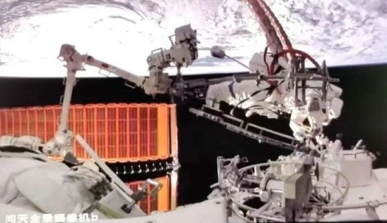 搭建“天橋” 檢驗組合機械臂——“T”字構型中國空間站首次出艙活動看點