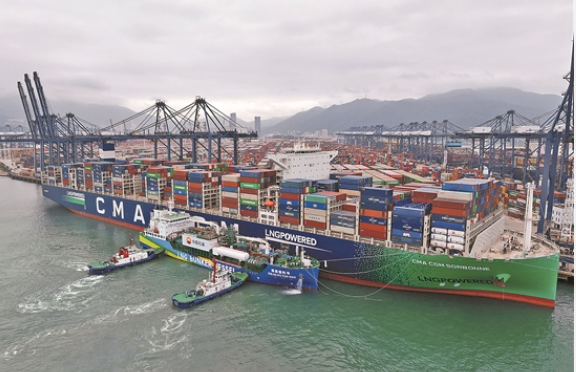 中國石油首次實現海上LNG“船對船”同步加注作業