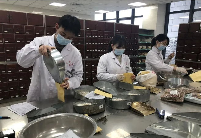 優化流程方便患者就醫 更好發揮中醫藥優勢——國務院聯防聯控機制新聞發布會回應熱點問題