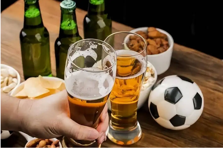 火鍋、啤酒、零食成“看球最佳拍檔”