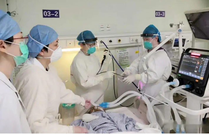 怎樣做好重癥患者救治?——國務院聯防聯控機制專家解答防疫熱點問題