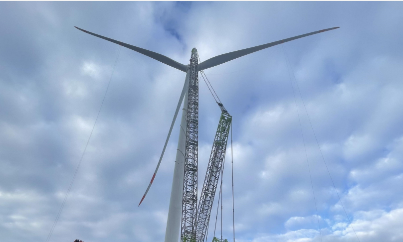 國內單機容量最大、葉輪直徑最長的高原山地風機成功吊裝
