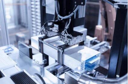 比亞迪“刀片電池”首條生產線投產