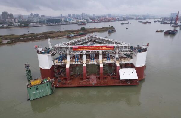 世界首臺兆瓦級漂浮式波浪能發電裝置下水調試