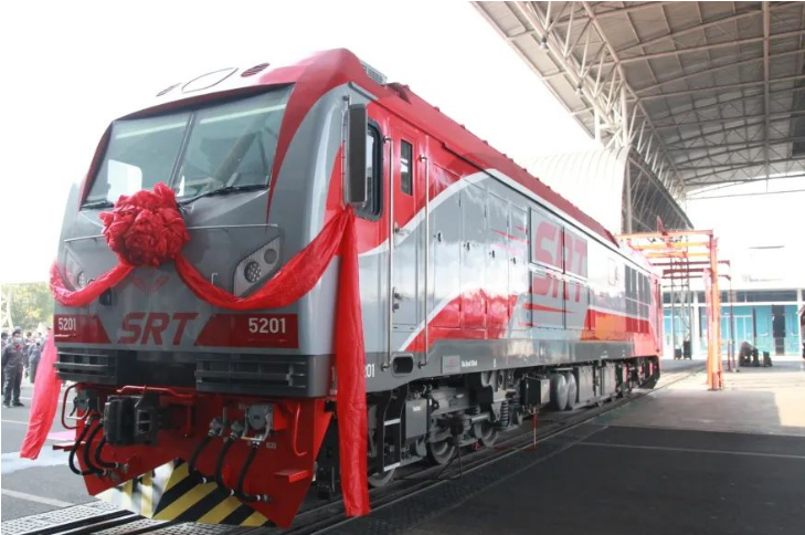 中企為泰國“量身定制”的電池動力機車正式發布