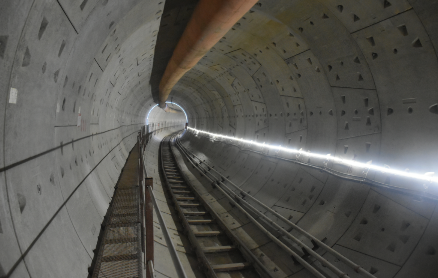 全國首次無預留、近距離下穿鐵路站房盾構區間雙線貫通