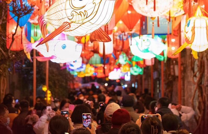 出行暢 消費旺 暖意濃——2023年春節黃金周盤點