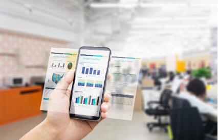 中國智能手機出貨量2022年Q4下降15%、全年下降14%