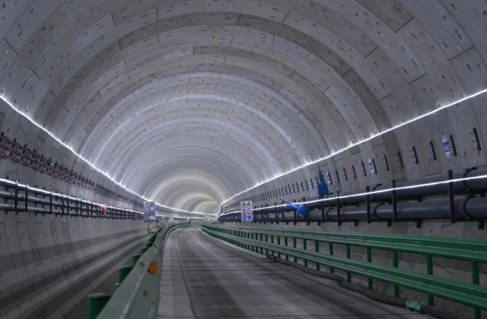 北京東六環項目“運河號”成功穿越北運河