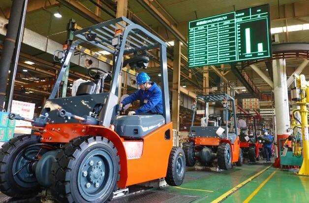 安徽叉車集團鉚足干勁抓生產促創新