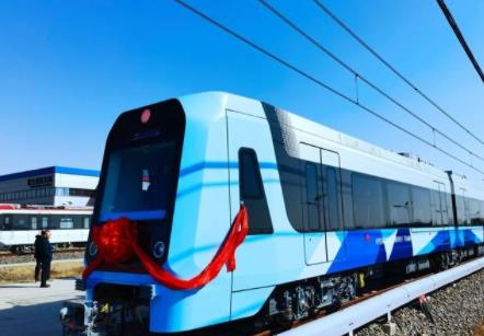 中國國內首列氫燃料混合動力鉸接輕軌車下線
