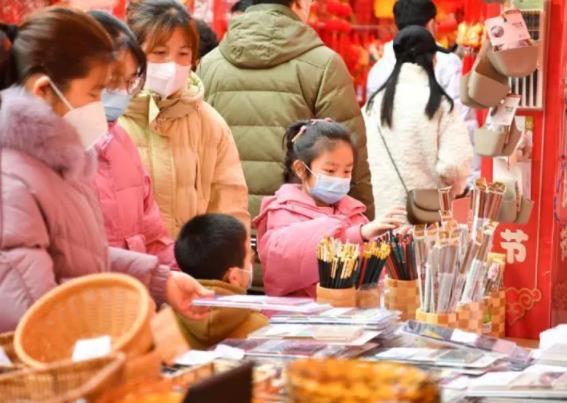 消費市場如何持續發力？口袋“鼓”起來，消費“跑”起來