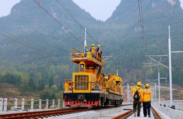 貴南高鐵廣西段接觸網全部貫通