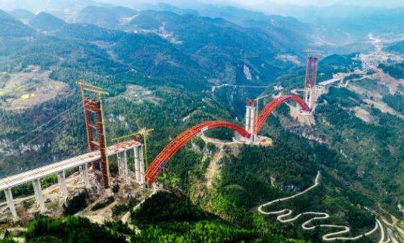 創三項世界紀錄！渝湘復線高速雙堡特大橋主拱肋順利合龍