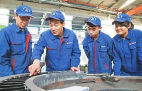 促就業打出“組合拳” 技能培訓添新模式 藍領工人大有可為