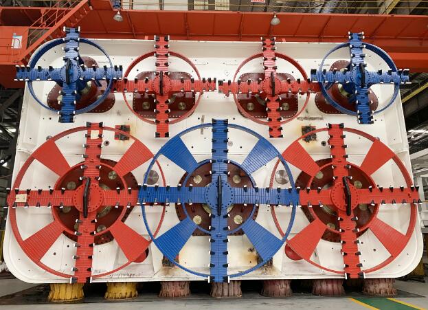 世界首例大斷面矩形曲線頂管機“桐城先鋒號”順利始發