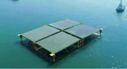 我國首個自主知識產權半潛式海上漂浮式光伏發電平臺交付
