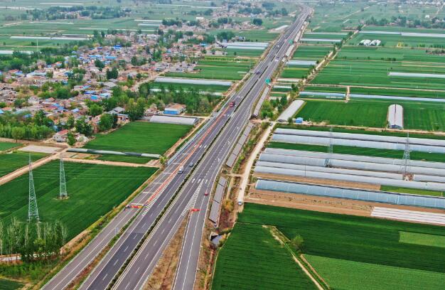 中國能建投建營一體化的全國首個交通能源融合示范項目首批并網發電