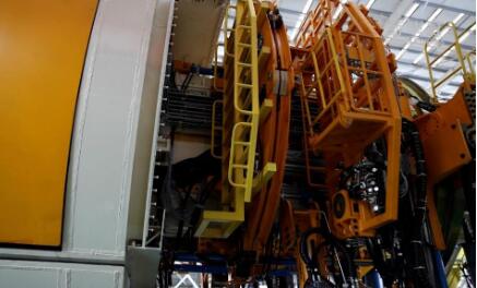 全球首臺可變徑斜井掘進機下線