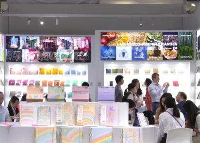 重“綠色”拼創意 小小文具展出新“花樣”