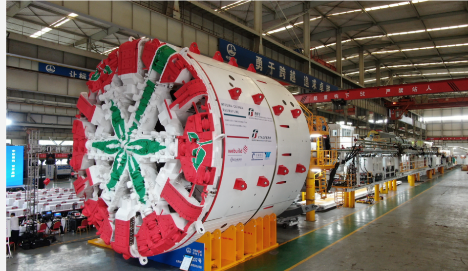 世界首臺綠色盾構機和世界首臺大傾角下坡掘進礦用TBM同日下線