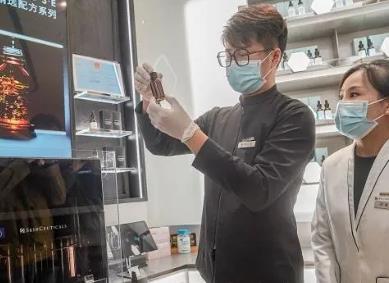 上海頒出全國首張“現場個性化服務”化妝品生產許可證——化妝品個性化服務試點落地