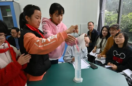 教育部有關負責人就《關于加強新時代中小學科學教育工作的意見》答記者問