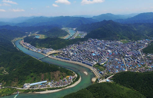 從“化工圍江”到“綠色護江”——長江沿線正在興起產業新地標