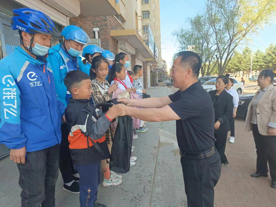 黑龍江省富裕縣“六一”為新就業形態勞動者子女送溫暖