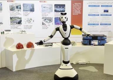 5G+AI人形機器人“小姜”精彩亮相5G發展成就展