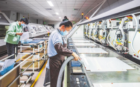 從“化工圍江”到“綠色護江” 長江沿線興起產業新地標