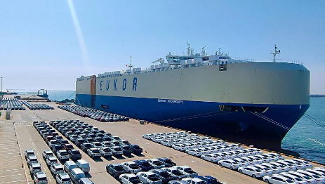 一季度中國汽車出口世界第一 還帶火了這個行業