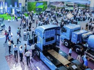 碳排放大戶迎來大限？新能源重卡開打“續航戰”