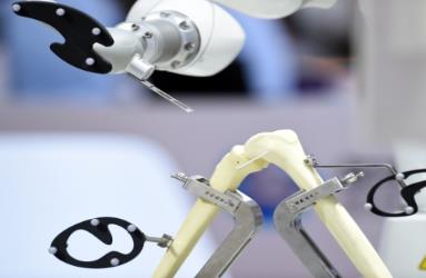 “達芬奇手術機器人”等76個新項目納入醫保