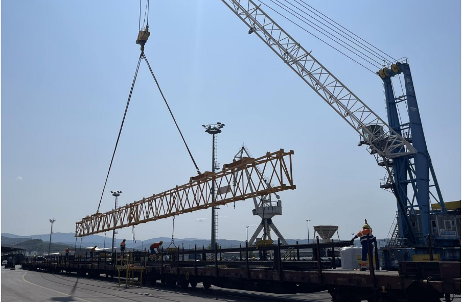 首批出口歐洲的中國產50米鋼軌交付 將用于匈塞鐵路項目