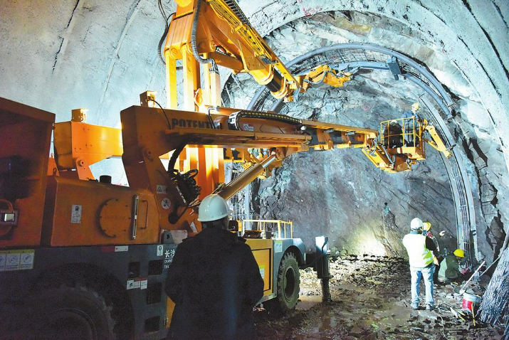 “數智”賦能渝昆高鐵建設