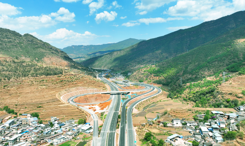 織密滇中交通網 云南楚雄永大高速正式通車