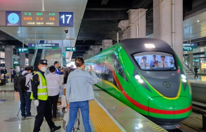 中老鐵路國際客運開通兩月 搭載39個國家和地區2.5萬人次旅客