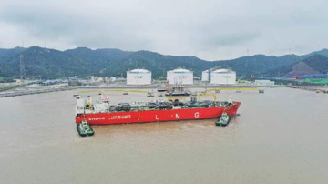 中國海油寧波“綠能港”實現全球最大LNG運輸加注船靠泊裝載