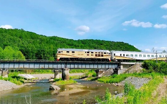 黑龍江省開行首趟“林都號”高品質旅游觀光專列