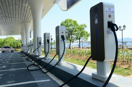 你關心的新能源汽車充電基礎設施建設問題，國辦發文講明白！