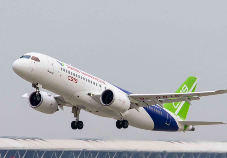 中國企業攜多款新品亮相巴黎航展 C919大型客機受關注