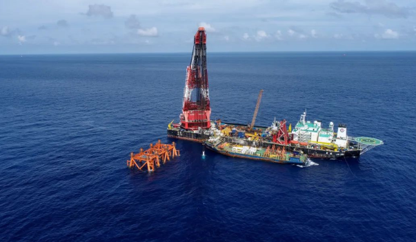 我國自主研發的首臺超深水液壓打樁錘完成海試