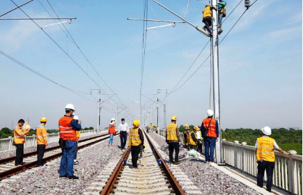 湖北鐵路集團全力服務穩增長 上半年完成鐵路項目投資過百億