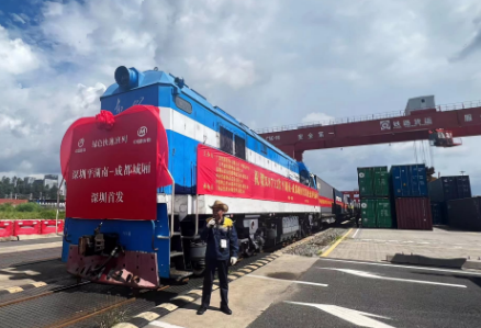 深圳直達成都貨運班列開啟常態化運行