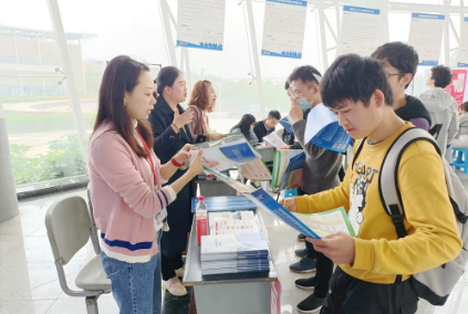 各地各高校幫助畢業生發揮自身優勢——做實做細就業指導服務