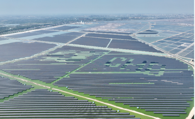 世界單體容量最大鹽光互補光伏項目并網發電